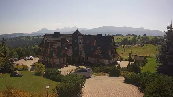 Widok na Hotel Redyk w Ząbie koło Zakopanego
