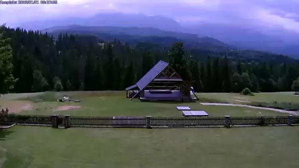 Kamera prezentuje ujęcie na Tatry.