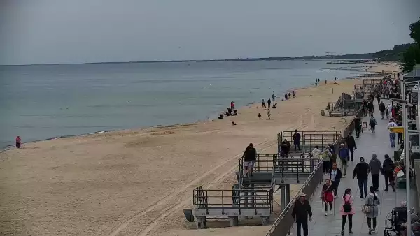 Widok na Promenadę i Plażę w Sarbinowie