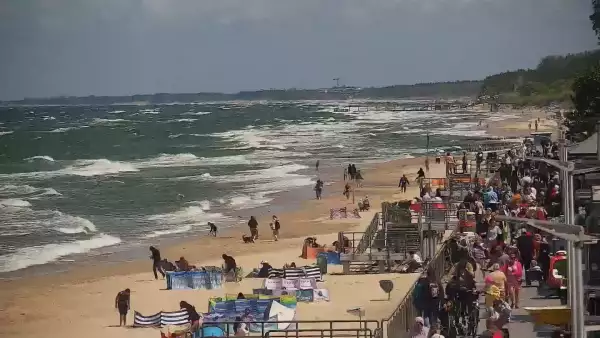 Widok na Promenadę i Plażę w Sarbinowie