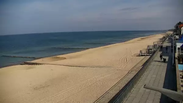 Widok na Promenadę i Plażę w Sarbinowie