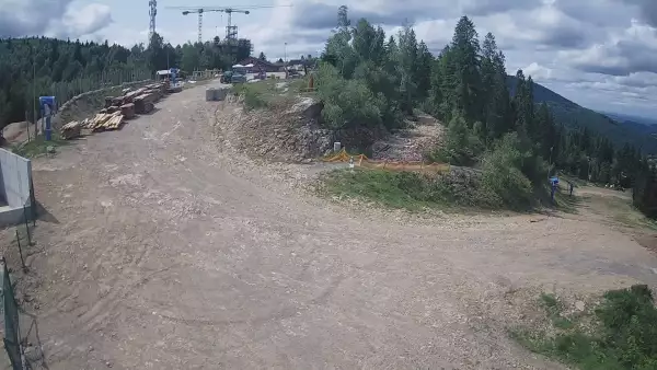 Zdjęcie z kamery na górną stację w ośrodku narciarskim Skolnity ski w Wiśle.