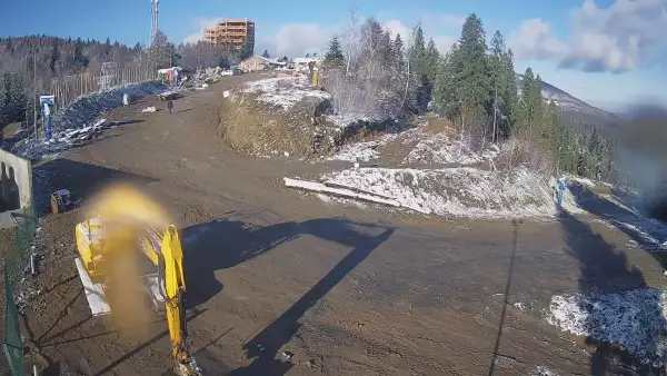 Zdjęcie z kamery na górną stację w ośrodku narciarskim Skolnity ski w Wiśle.