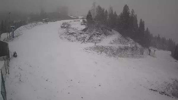 Zdjęcie z kamery na górną stację w ośrodku narciarskim Skolnity ski w Wiśle.