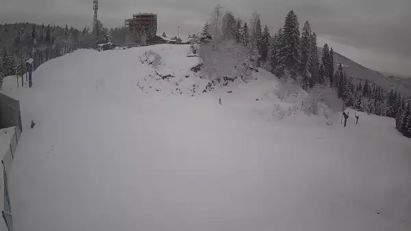 Zdjęcie z kamery na górną stację w ośrodku narciarskim Skolnity ski w Wiśle.