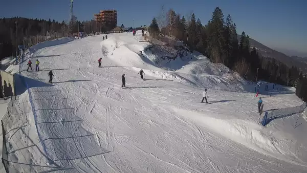 Zdjęcie z kamery na górną stację w ośrodku narciarskim Skolnity ski w Wiśle.