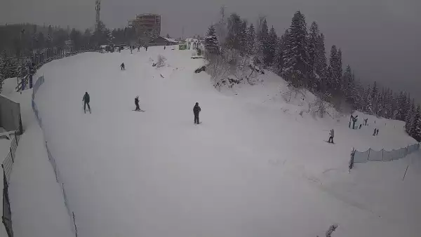 Zdjęcie z kamery na górną stację w ośrodku narciarskim Skolnity ski w Wiśle.