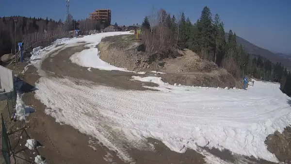 Zdjęcie z kamery na górną stację w ośrodku narciarskim Skolnity ski w Wiśle.