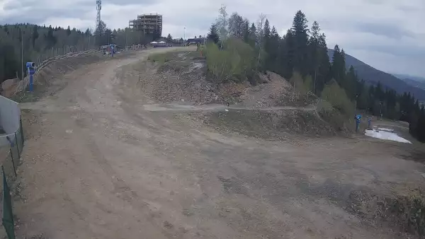 Zdjęcie z kamery na górną stację w ośrodku narciarskim Skolnity ski w Wiśle.