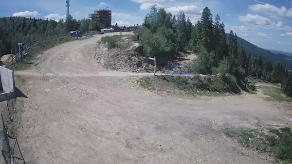 Zdjęcie z kamery na górną stację w ośrodku narciarskim Skolnity ski w Wiśle.