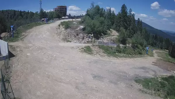 Zdjęcie z kamery na górną stację w ośrodku narciarskim Skolnity ski w Wiśle.