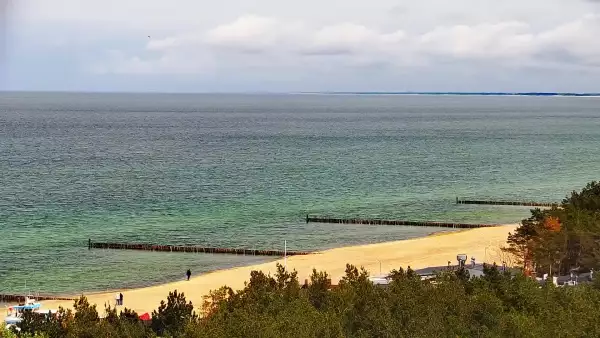 Mielno-Unieście to jeden z najbardziej urokliwych zakątków wybrzeża, gdzie szeroka, złocista plaża spotyka się z leczniczym mikroklimatem. Widok z kamery zainstalowanej na Instytucie Zdrowia Sofra w Mielnie