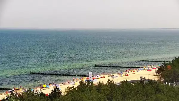 Mielno-Unieście to jeden z najbardziej urokliwych zakątków wybrzeża, gdzie szeroka, złocista plaża spotyka się z leczniczym mikroklimatem. Widok z kamery zainstalowanej na Instytucie Zdrowia Sofra w Mielnie