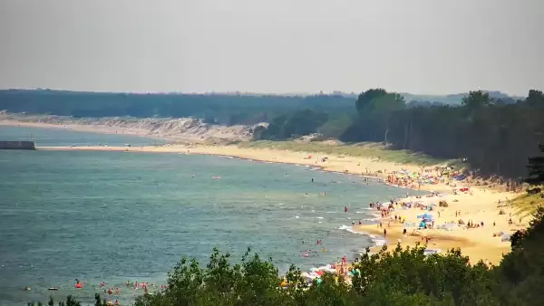 Mielno-Unieście to jeden z najbardziej urokliwych zakątków wybrzeża, gdzie szeroka, złocista plaża spotyka się z leczniczym mikroklimatem. Widok z kamery zainstalowanej na Instytucie Zdrowia Sofra w Mielnie
