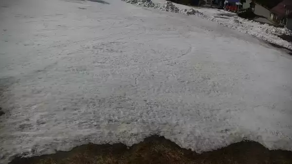 taśma narciarska przy wyciągu na stacji narciarskiej w Spytkowicach