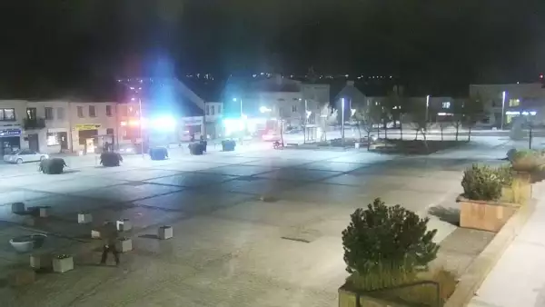 Kamera w centrum Starachowic z widokiem na odnowiony rynek.