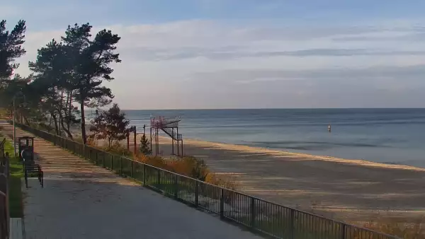 Stegna kamera bulwar, plaża i morze.