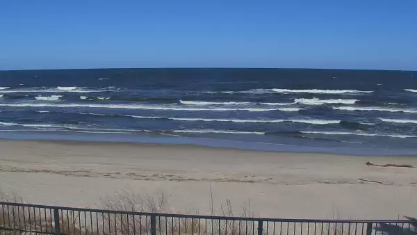 Stegna kamera bulwar, plaża i morze.