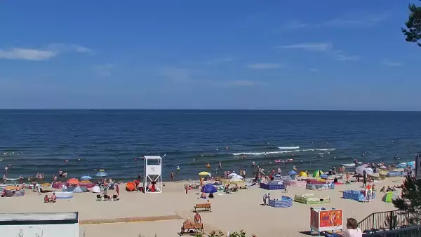 Stegna kamera bulwar, plaża i morze.
