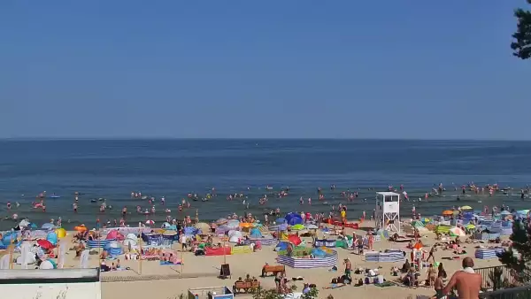 Stegna kamera bulwar, plaża i morze.
