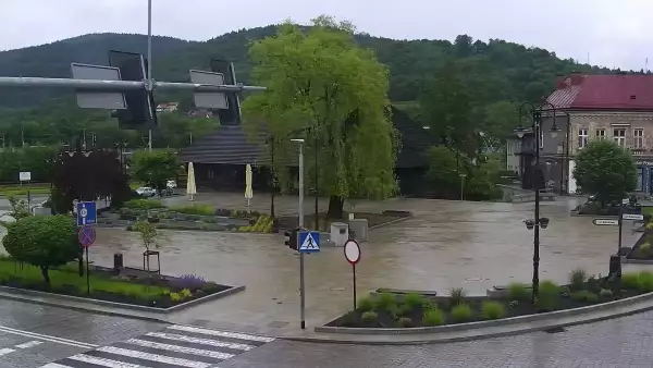 Widok na Suchą Beskidzką.