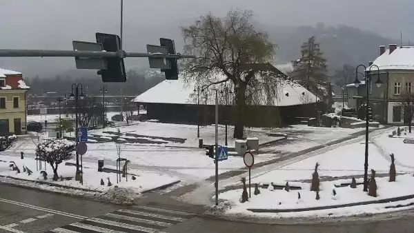 Widok na Suchą Beskidzką.