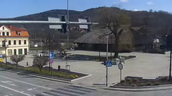 Widok na Suchą Beskidzką.