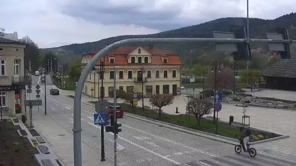 Widok na Suchą Beskidzką.