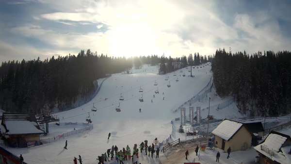 Widok z Kamery na dolną stację narciarską