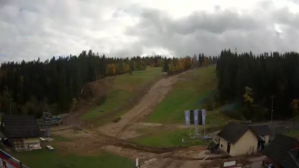 Widok z Kamery na dolną stację narciarską
