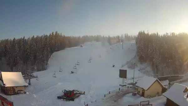 Widok z Kamery na dolną stację narciarską
