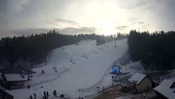 Widok z Kamery na dolną stację narciarską