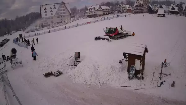 Widok z Kamery na szkółkę narciarską Ski Suche