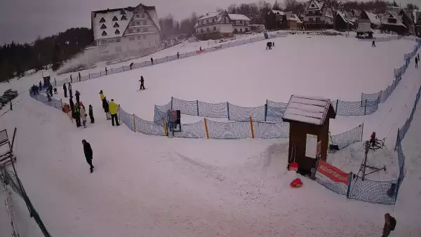 Widok z Kamery na szkółkę narciarską Ski Suche