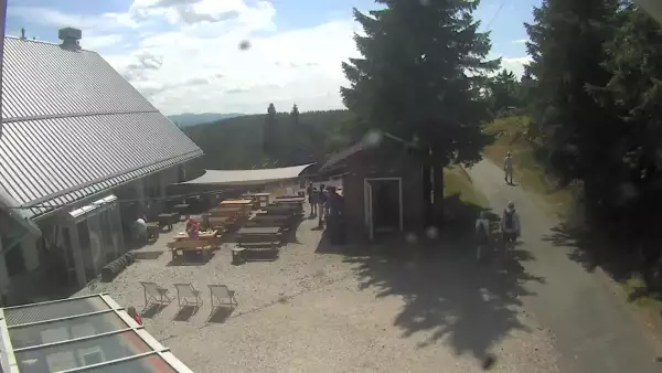 Obraz live prezentuje warunki pogodowe z Ośrodka Ski&Sun Śweradów Zdrój.