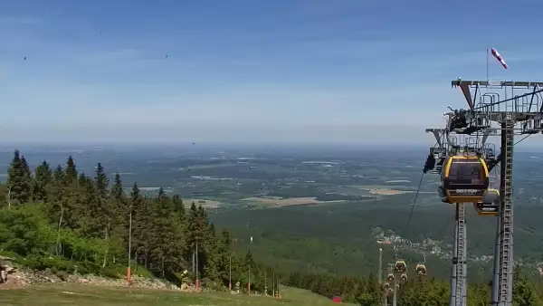 Obraz live prezentuje warunki pogodowe z Ośrodka Ski&Sun Śweradów Zdrój.