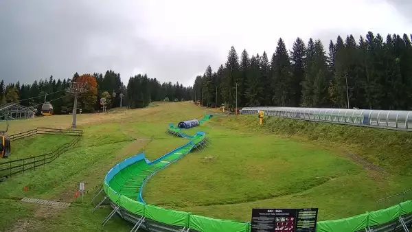 Idealne miejsce dla narciarzy i snowboardzistów. Czynne cały rok. Oglądaj live