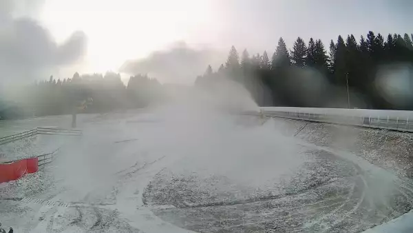 Idealne miejsce dla narciarzy i snowboardzistów. Czynne cały rok. Oglądaj live