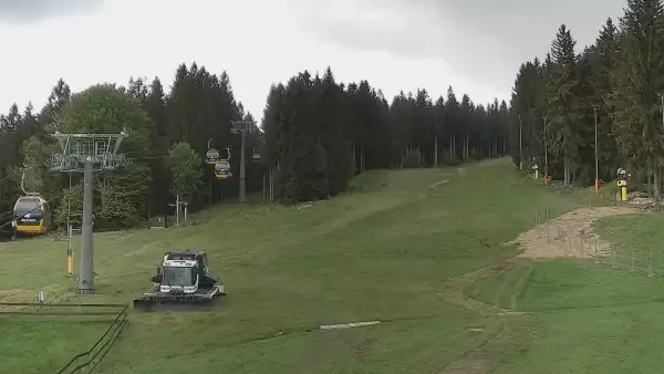 Idealne miejsce dla narciarzy i snowboardzistów. Czynne cały rok. Oglądaj live