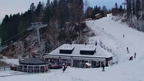 Widok z dolnej stacji Szczyrk Mountain Resort w Solisku