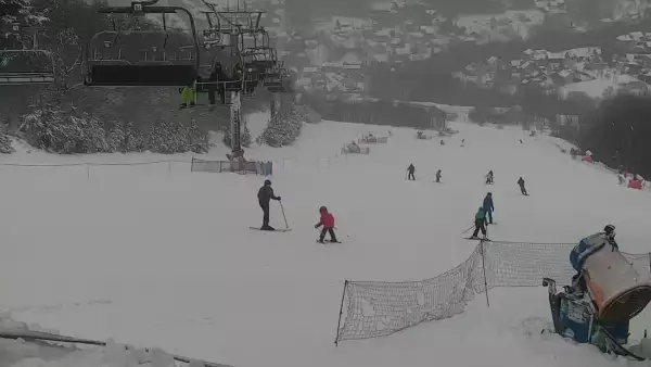 Widok na stację narciarską Szklana Góra w Harbutowicach.