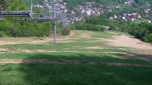 Widok na stację narciarską Szklana Góra w Harbutowicach.