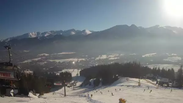 Widok z Kamery na trasy zjazdowe na Polanie Szymoszkowej w Zakopanem