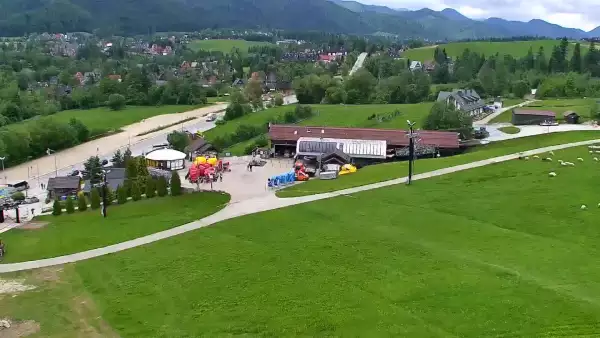 Widok na panoramę gór ze stacji narciarskiej Polana Szymoszkowa