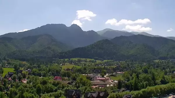 Widok na panoramę gór ze stacji narciarskiej Polana Szymoszkowa