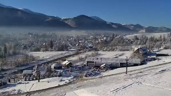 Widok na panoramę gór ze stacji narciarskiej Polana Szymoszkowa