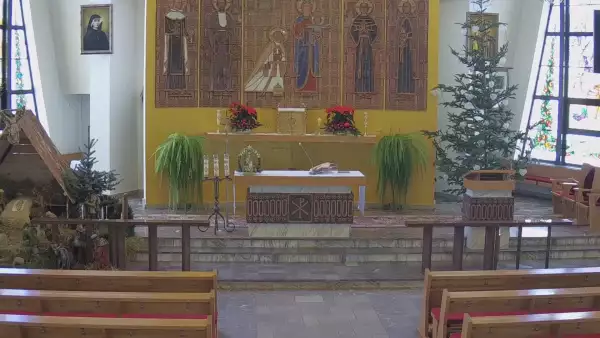 Widok na ołtarz z Kościoła Parafialnego w Roczynach.