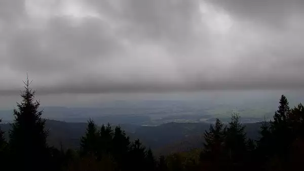 Przepiękny widok z kamery na Turbaczu ze schroniska PTTK.