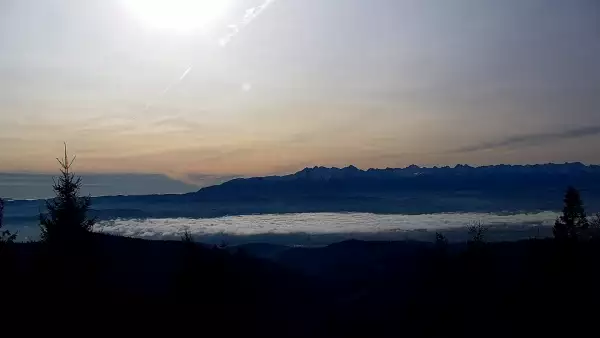 Przepiękny widok z kamery na Turbaczu ze schroniska PTTK.