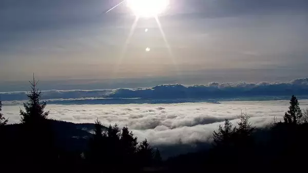 Przepiękny widok z kamery na Turbaczu ze schroniska PTTK.